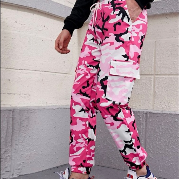 ✨NWT ROMWE Pink Unisex Cargo Pants! ✨ - Picture 1 of 5